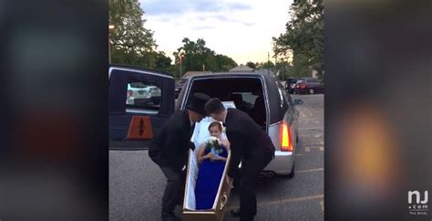 ‘drop Dead Gorgeous Teen Shows Up For Her Prom In Coffin Nbc10