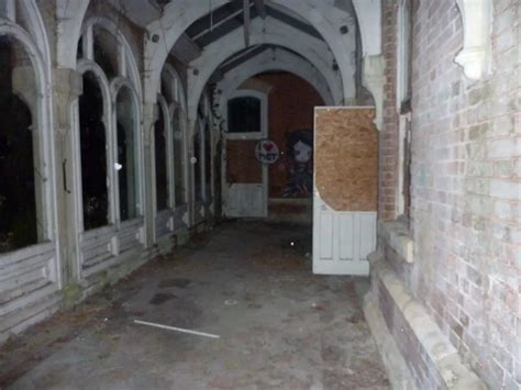 20 creepy pictures inside an abandoned Kent school will send shivers