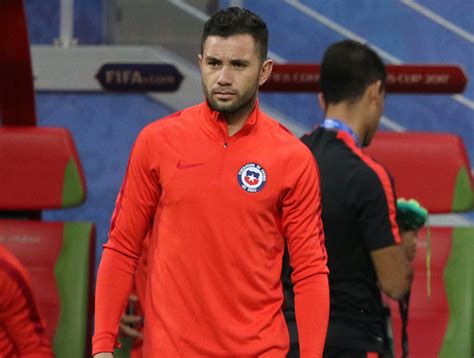 Age:32 years (18 july 1988). Eugenio Mena mira con buenos ojos la opción de fichar por ...