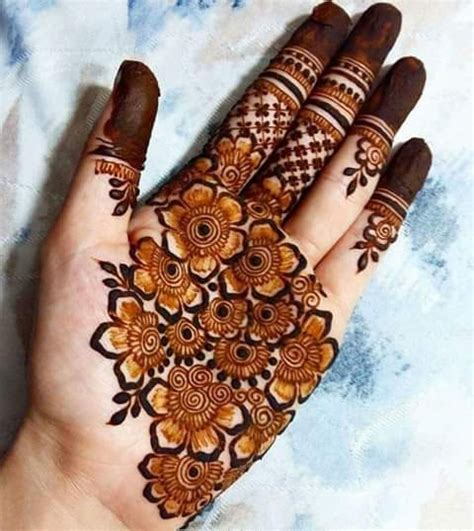 The rasam of mehandi designs and chunni is viewed as very important part with the indian marriage. Mehandi Patch Design Easy / 41 Dubai Mehndi Designs That ...