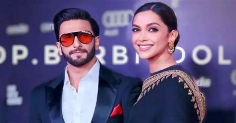 Watch Ranveer Singh Flirts With Deepika Padukone In Viral Video Filmfare Com