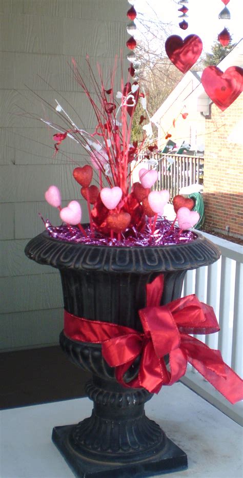 Homemade valentine's day decoration crafts. 31 Unique Outdoor Valentine Decor Ideas