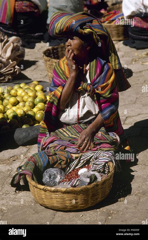 Mujer Indigena Guatemala Hi Res Stock Photography And Images Alamy