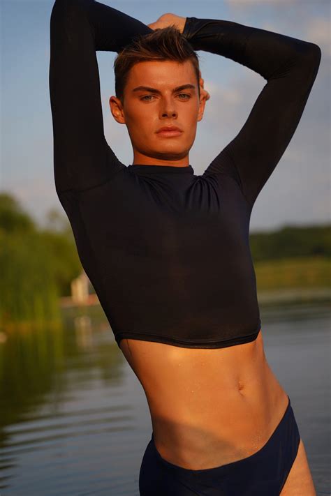 Meet Model Lewis Freese The First Male Finalist In Sport Illustrated