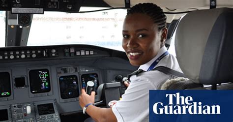 Перевод слова pilot, американское и британское произношение, транскрипция, словосочетания, однокоренные слова, примеры использования. Rwanda's first female pilot takes to the skies at 24 ...