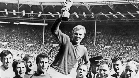England 1966 World Cup Hero And Man Utd Legend Sir Bobby Charlton Has Dementia News 1 Nyc