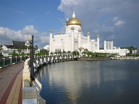 Sultan Omar Ali Saifuddin Mosque Bandar Seri Begawan Brunei Tourist