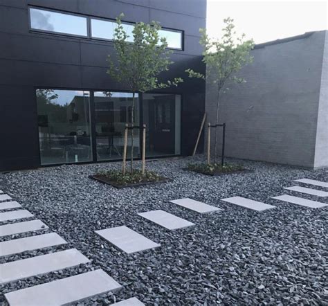 Black Basalt Is Beautiful In Modern Landscape Designs The Dark Color