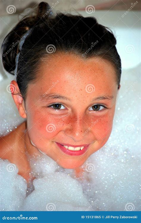 Fille De La Pr Adolescence Entour E Par Des Bulles Image Stock Image