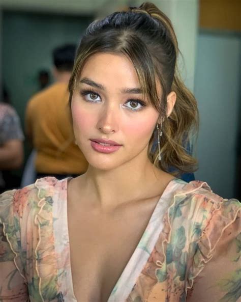 Liza Soberano Posted By Harlynfernandez 05 Jan 2020 Number 1 Most Beautiful Face Of 2017 By Tc