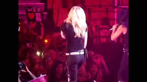 Avril Lavigne Live Sexy Ass Youtube