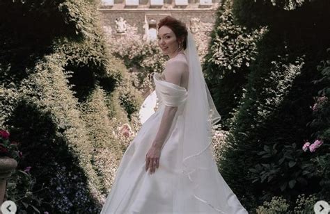Poldark Star Eleanor Tomlinson Stuns In Strapless White Dress By