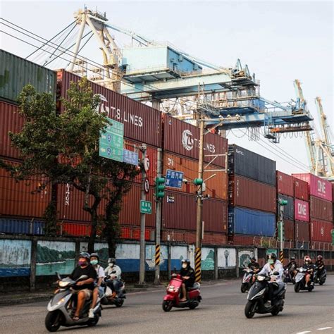 Taiwans Exports Fall For 11th Straight Month As Mainland Chinas