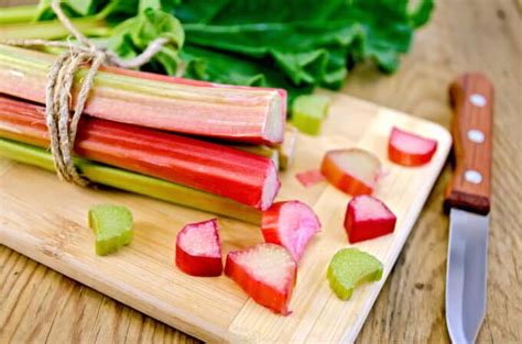 What Does Rhubarb Taste Like Definitive Guide Medmunch
