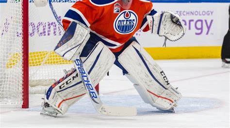 The Edmonton Oilers Goalie Is Waiting For The Puck