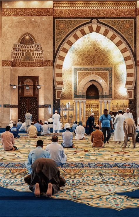 A.pengertian sholat tasbih shalat tasbih adalah sholat sunnat yang dikerjakan sebanyak 4 rakaat, yang didalamnya diperbanyak bacaan tasbih. Sholat Tasbih: Niat dan Tata Cara Melaksanakannya ...