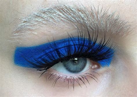 Blue Eye Makeup Tips How To Wear Blue Eyeshadow Glowsly