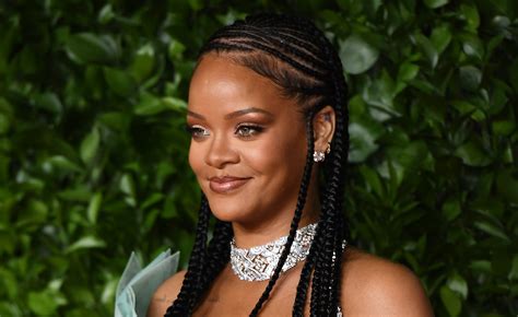 Heres What Happened When Rihanna Was Crowned A Billionaire