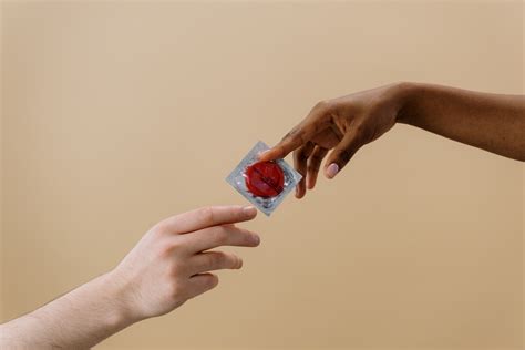 避孕措施之男性避孕套该怎么使用宫爱网