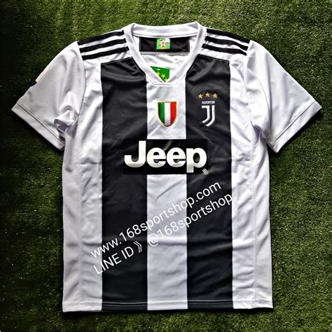 เตรียมคืนทุนตั้งแต่ยังไม่ลงเล่น ยูเวนตุสขายเสื้อคริสเตียโน โรนัลโด 520,000 ตัว ภายใน 1 วัน. เสื้อฟุตบอล ทีมยูเวนตุส ฤดูกาล 2018-2019 ทีมเหย้า สีขาวดำ ...