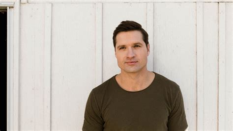 Walker Hayes Owes His Career To His Dad And Thumbtacks