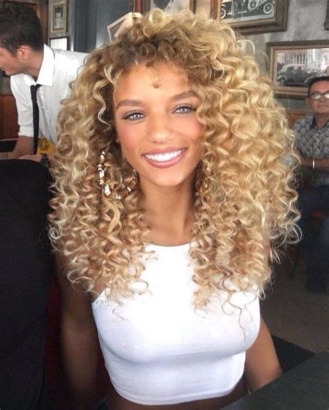 Cutie Compilation Coming At You Thechive Layered Curly Hair Blonde Curly Hair Curly Hair