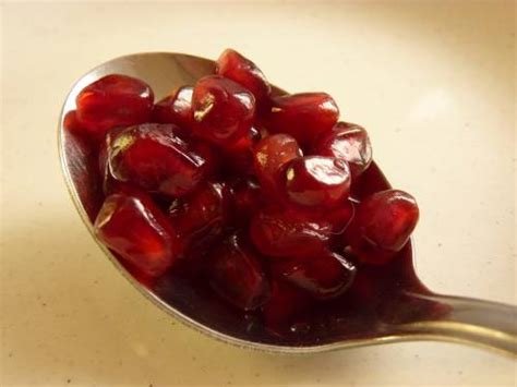 Heating pomegranate seeds can get rid of some of their flavor, so it is best to eat them fresh and raw or as a garnish. Can You Eat Pomegranate Seeds? | IYTmed.com