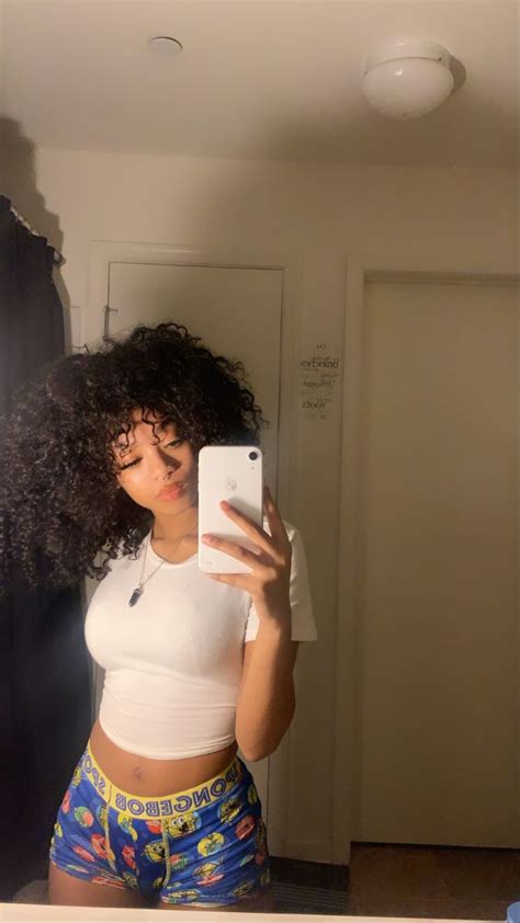 pin by 🪐 on ᴡᴀʟᴋ ɪɴ ᴄʟᴏꜱᴇᴛ light skin girls pretty girls selfies curly girl hairstyles