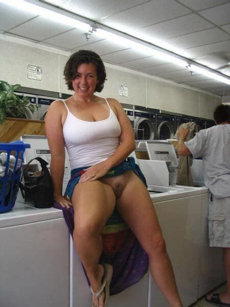 Mom Flashes Pussy In Laundromat Boobspussyassman