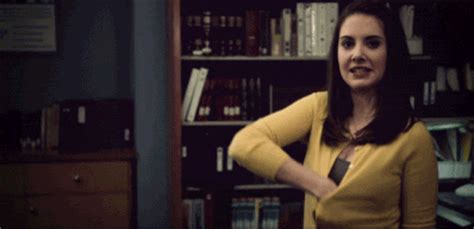 Alison Brie Community Gif Find Share On Giphy