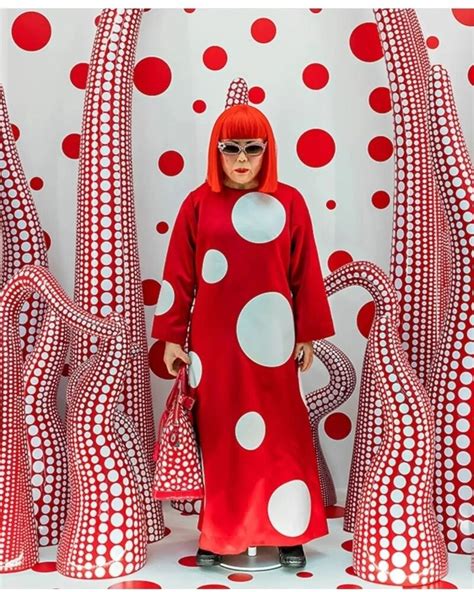 Louis Vuitton K Ndigt Eine Weltweite Polka Dot Invasion An Indem Es Mit Dem K Nstler Yayoi