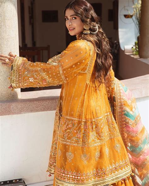 Ayeza Khan Looks Glorious In Vibrant Mehndi Outfit Lens