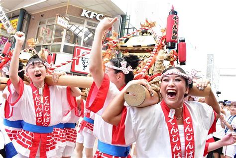 「ギャルしか勝たん！」大阪・天神祭名物『ギャルみこし』が4年ぶりに復活、80人のかけ声響く「わっしょい」 関西 芸能 デイリースポーツ online