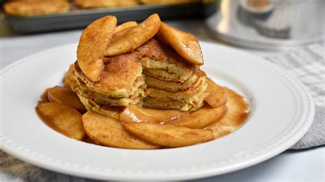 Pancakes With Apples