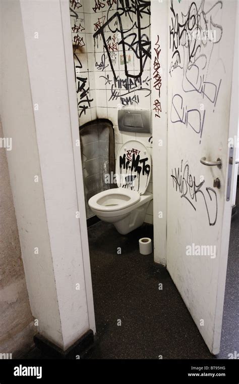 Toilet Vandalism Hi Res Stock Photography And Images Alamy