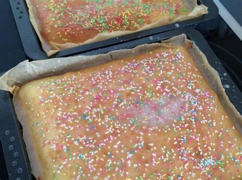 4 mittelgroße eier 180 gramm zucker 360 gramm mehl 1 päckchen backpulver 130 milliliter öl. Saftige Variation: Einfacher Fantakuchen (Kindergeburtstag ...