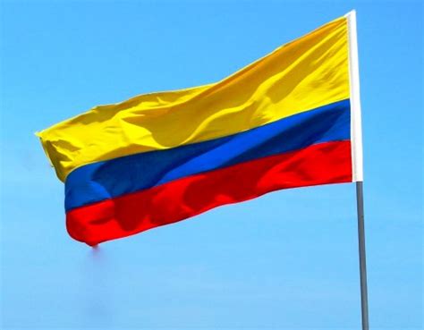 La bandera de la república de colombia ye'l pabellón que representa al país, y que, xuntu al escudo y l'himnu nacional, tien la categoría de símbolu patriu.consiste nun rectángulu estremáu en tres franxes coloriaes colos colores primarios, ocupando la cimera la metá d'ésti. Símbolos patrios de Colombia