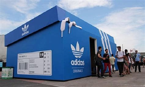 Ten Weird And Crazy Shops Shaped Like What They Sell