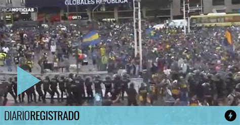 Incidentes Corridas Y Represión Durante El Festejo De Los Hinchas De Boca En El Obelisco