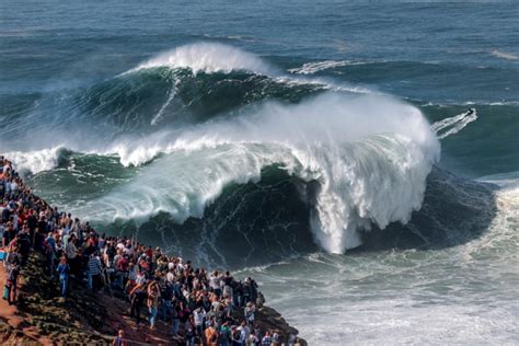 Ridiculous But гҽal Riding Giant Waves Surfing In Nazaré