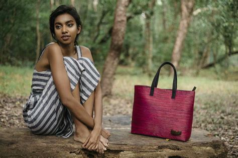 deep-cultural-rooted-vegan-handbags-with-a-hint-of-colour-natural-dye