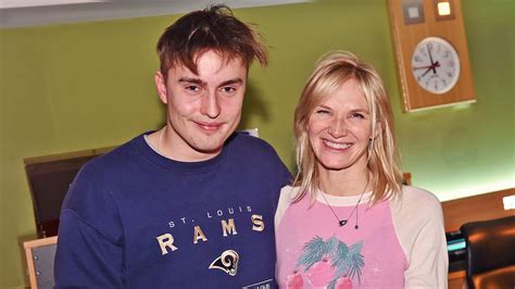 Whiley was born in northampton to martin, an electrician, and christine, a postmistress. BBC Radio 2 - Jo Whiley, Sam Fender in session
