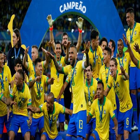 Campeonato sudamericano de fútbol)‏ و (بالبرتغالية: التشكيلة المثالية لـ كوبا أمريكا | صحيفة المواطن الإلكترونية