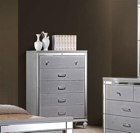 Sets come with dressers, mirrors, headboards, etc. Valentino Panel Bedroom Set New Classic Furniture ...