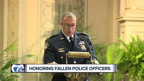 Honoring fallen police officers - YouTube