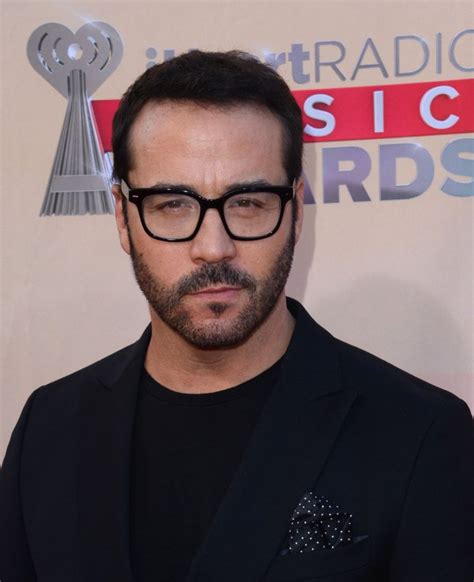 Jeremy Piven To Remain In Character As Ari Gold During His Press Tour