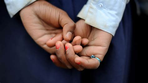 Bmi Alle Meldungen Mehr Schutz Vor Genitalverstümmelung