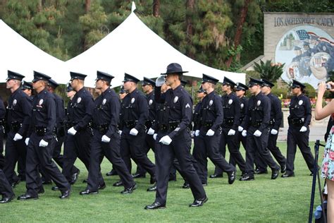 Los Angeles Police Academy Lapds Newest Officers Marching Flickr