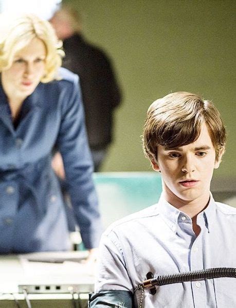 Freddie Highmore As Norman And Vera Farmiga As Norma In Bates Motel