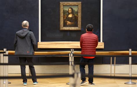 Louvre Auctions The Chance To See ‘mona Lisa Without Her Display Case